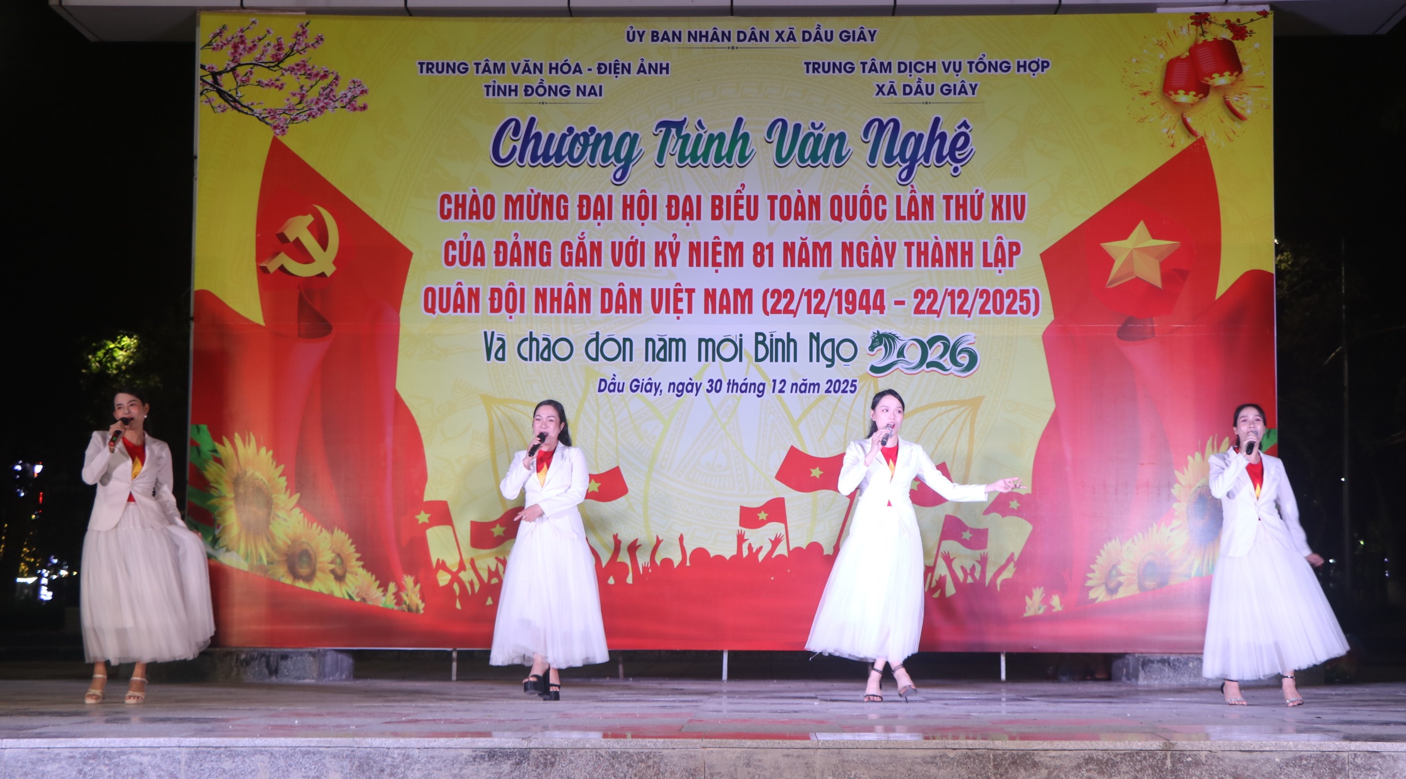 Một tiết mục vă nghệ do Đội truyên truyền lưu động (Trung tâm Văn hóa Điện ảnh tỉnh Đồng Nai) biểu diễn