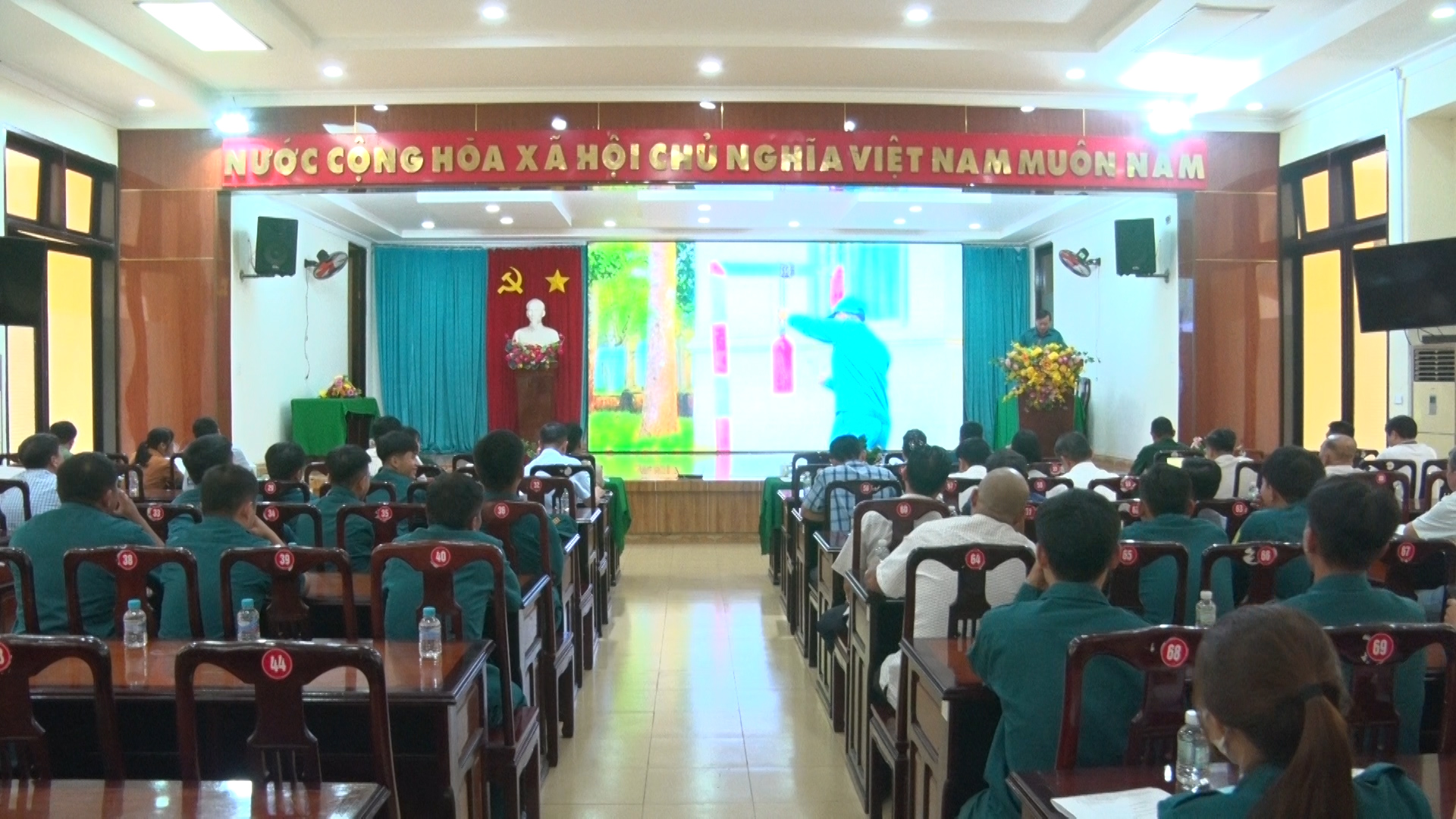 Quang cảnh hội nghị