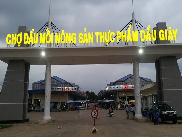 Chợ đầu mối Dầu Giây