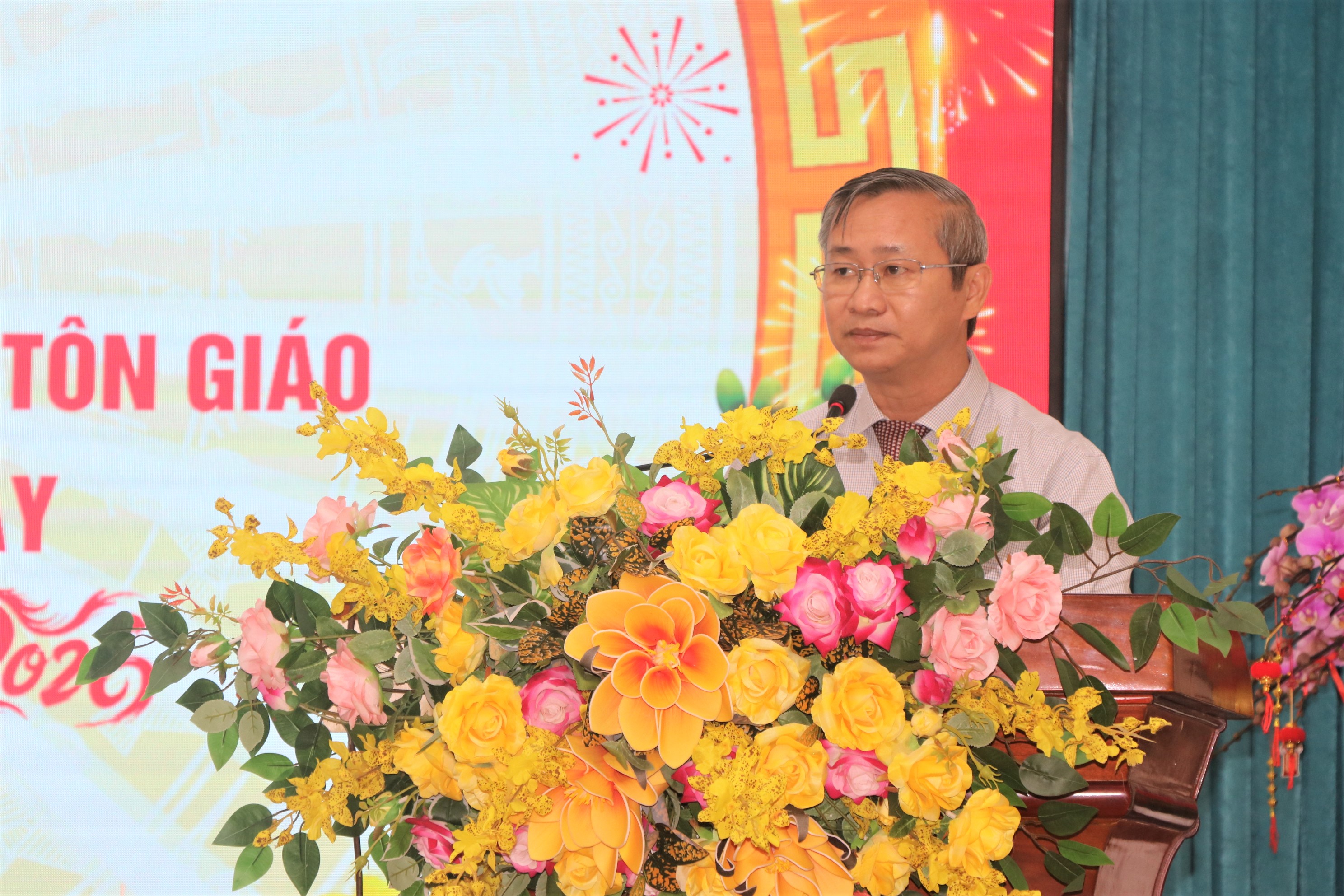 Đồng chí Cao Tiến Sỹ, TUV, Bí thư Đảng ủy, chủ tịch HĐND xã phát biểu tại buổi họp mặt