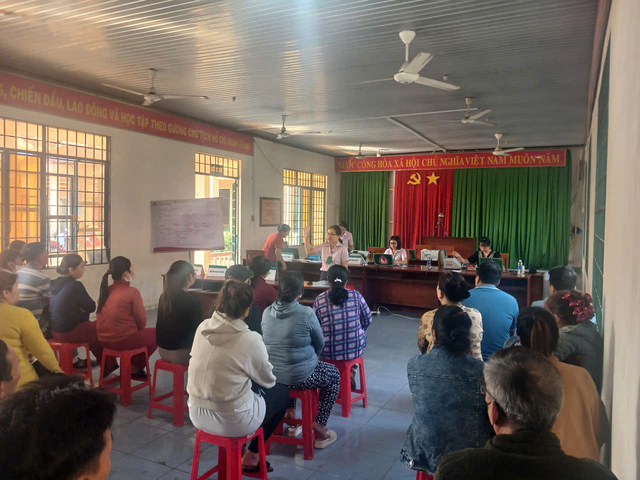 Quang cảnh giai ngan diem lo 25